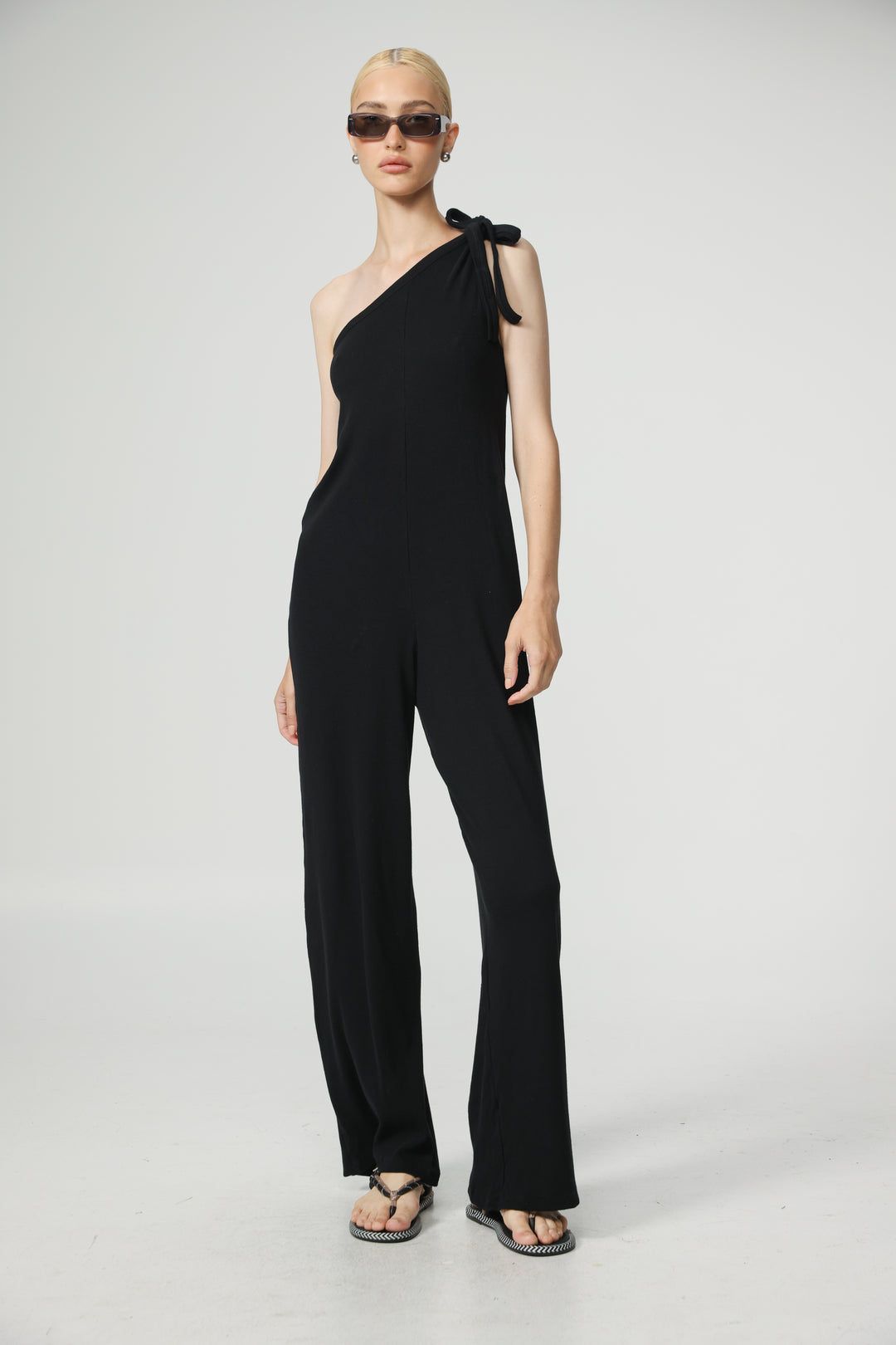 אוברול וואן שולדר לנשים Tie Black One Shoulder Jumpsuit