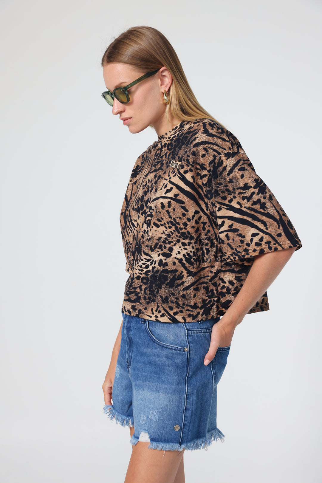 טופ קרופ מנומר לנשים Crop Leopard T-Shirt 