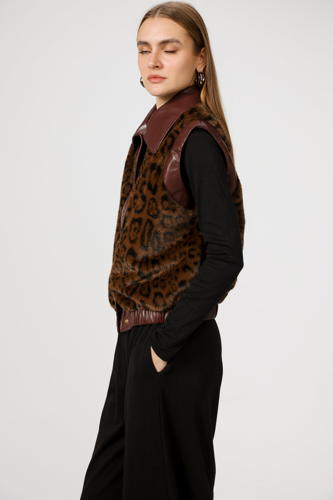 וסט מנומר ללא שרוולים Fluffy Leopard Vest 