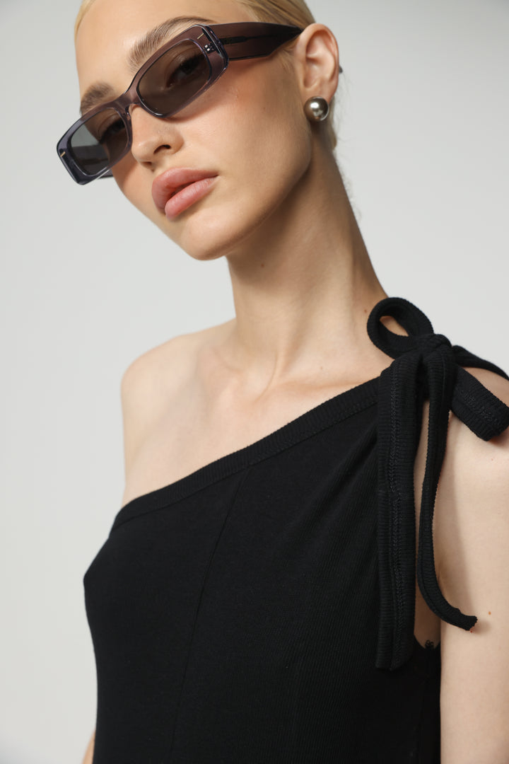 אוברול כתף אחת עם פפיון גדול Tie Black One Shoulder Jumpsuit
