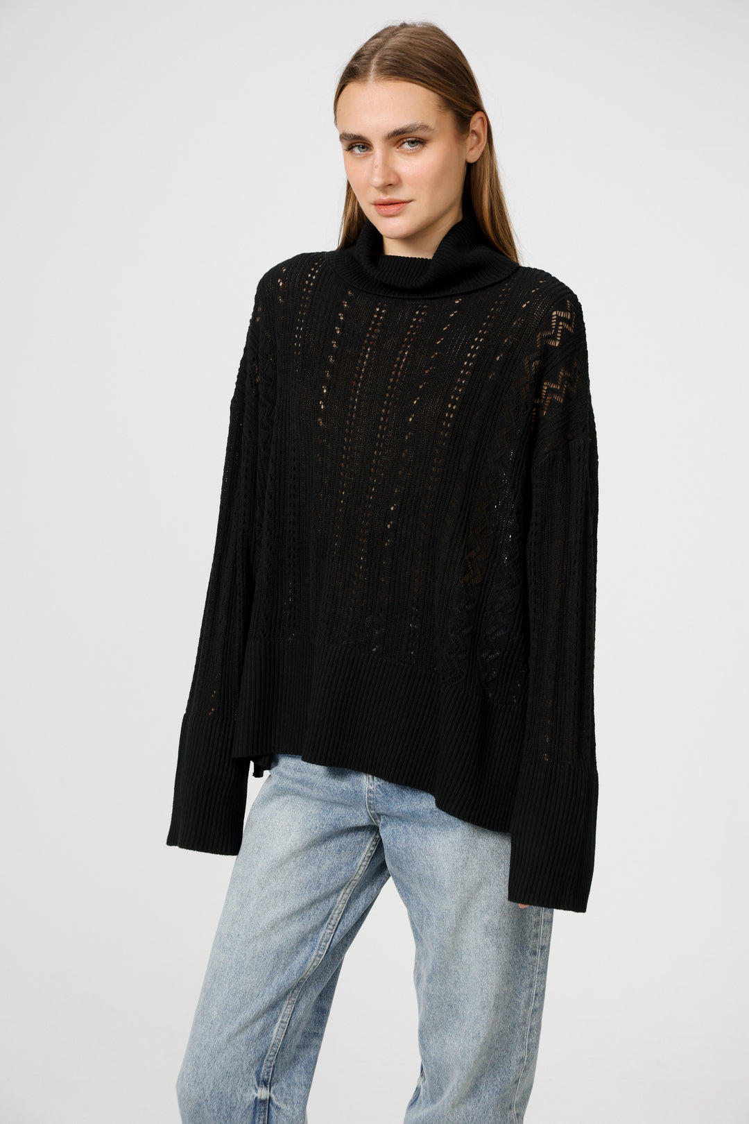 סריג שחור עם שרוולים רחבים Still Black Jumper