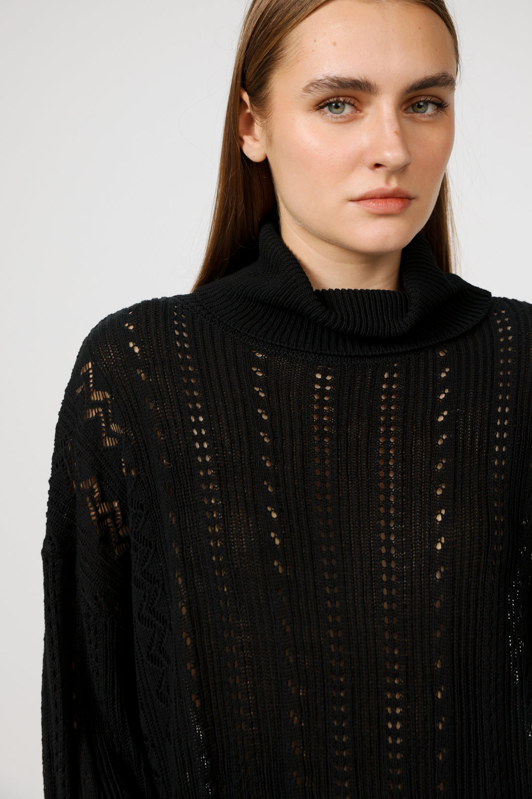 סריג שחור עם צווארון גולף Still Black Jumper