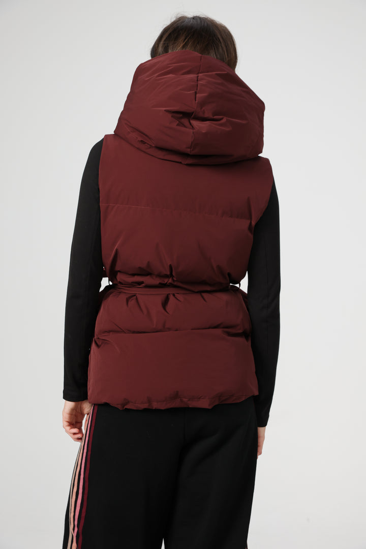 וסט בצבע יין אדום גב Quilted Wine Vest