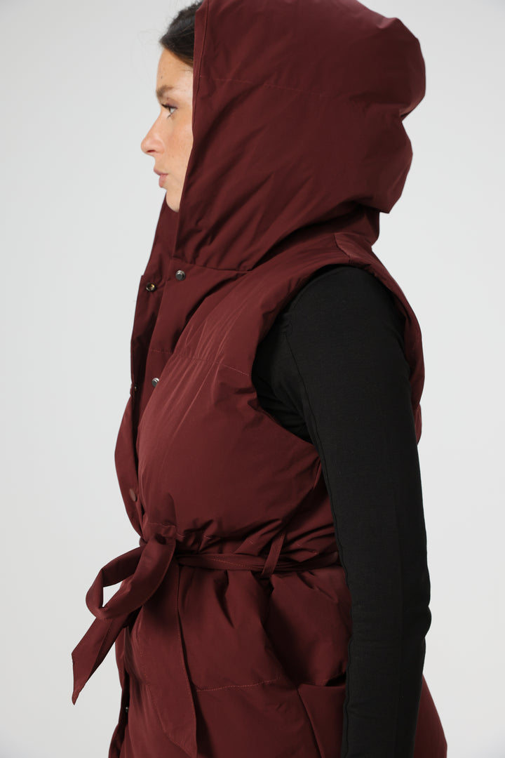 ווסט אדום עם קפוצ'ון Quilted Wine Vest