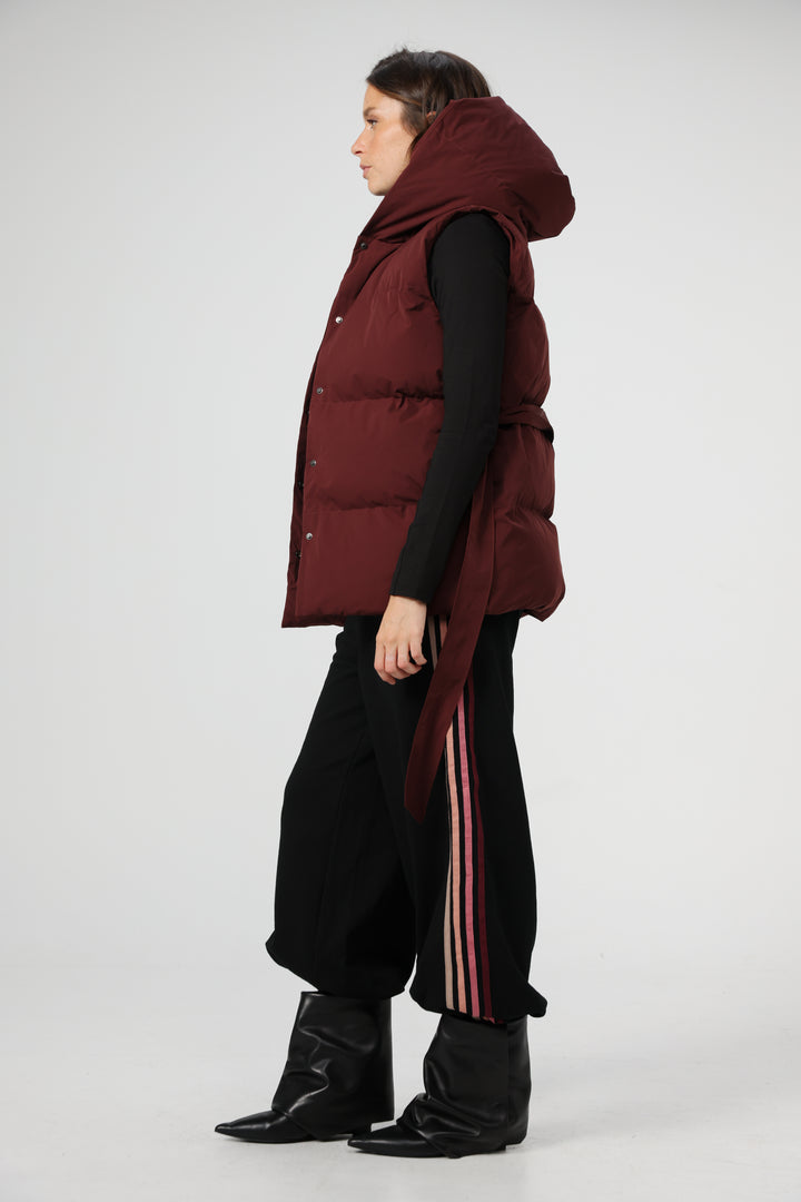 וסט אדום עם ללא שרוולים Quilted Wine Vest