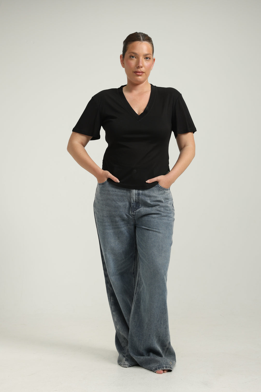 Clean23 Navy V T-Shirt