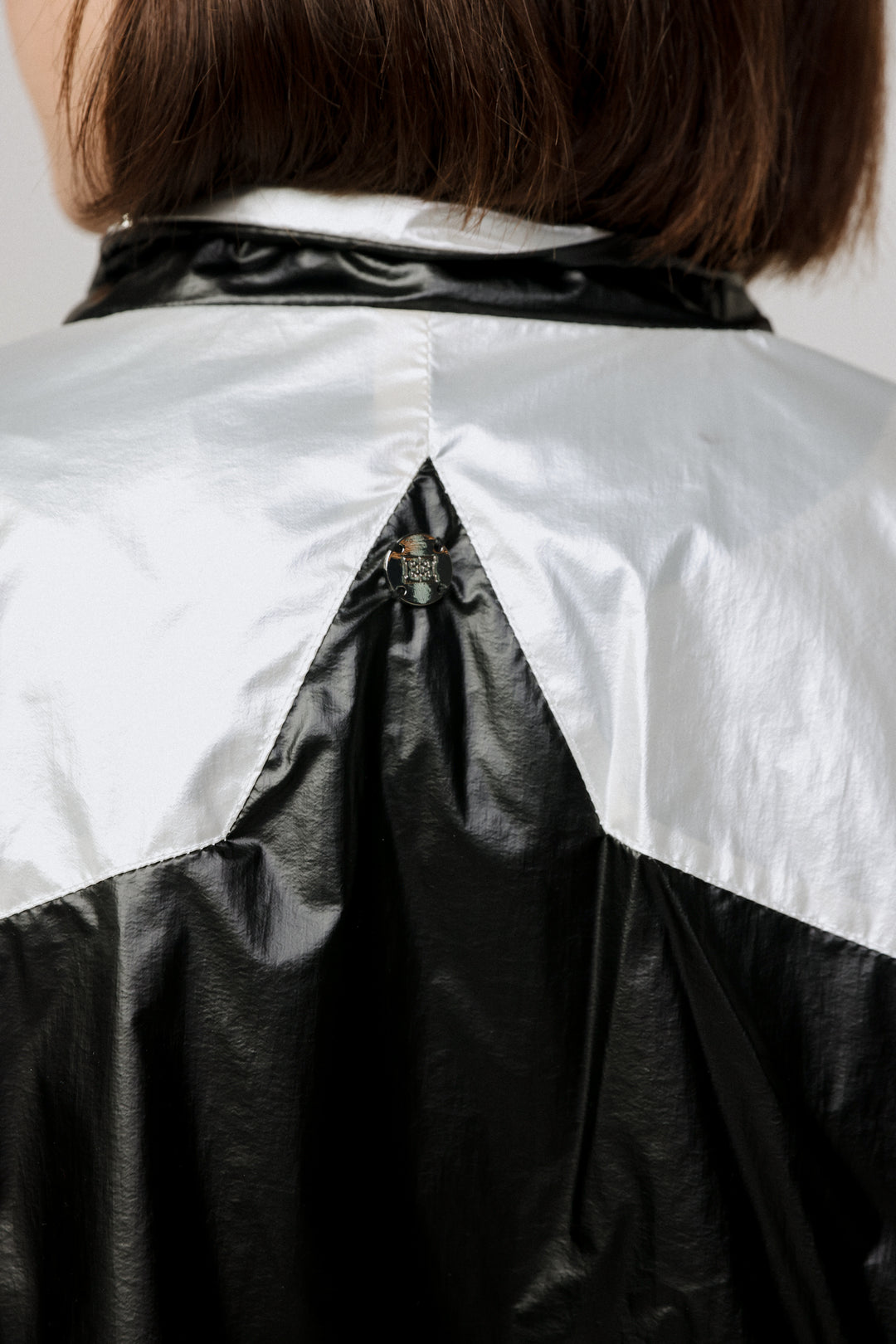 ג'קט ניילון מעוצב סיסטרז Black Nylon Jacket 