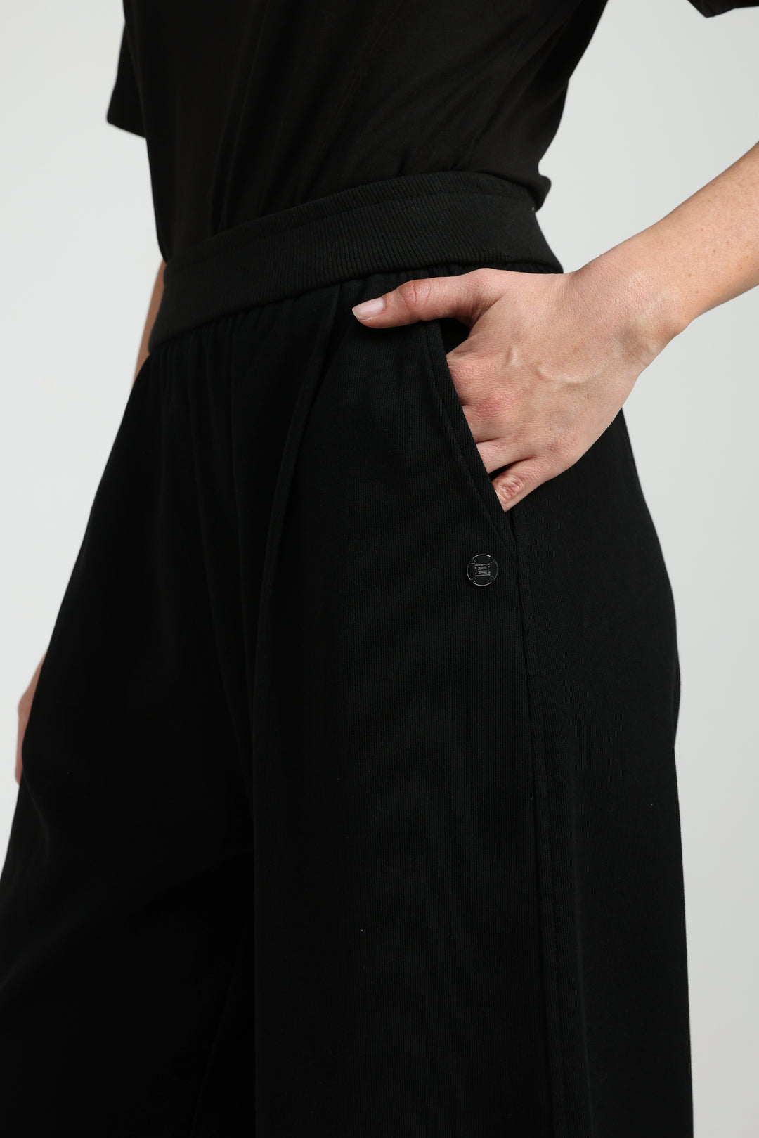Foreign Black Bottoms