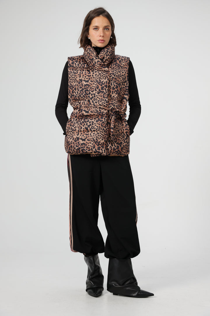 וסט מנומר סגור Quilted Leopard Vest