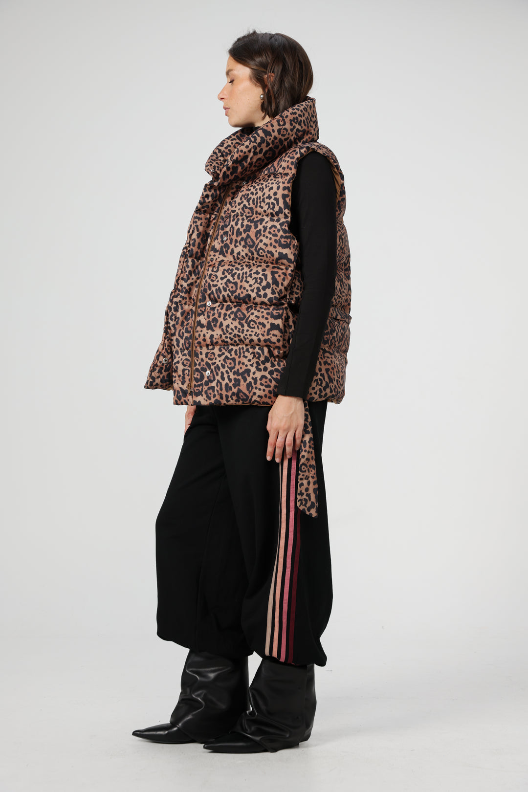 ווסט מנומר 100% ניילון Quilted Leopard Vest