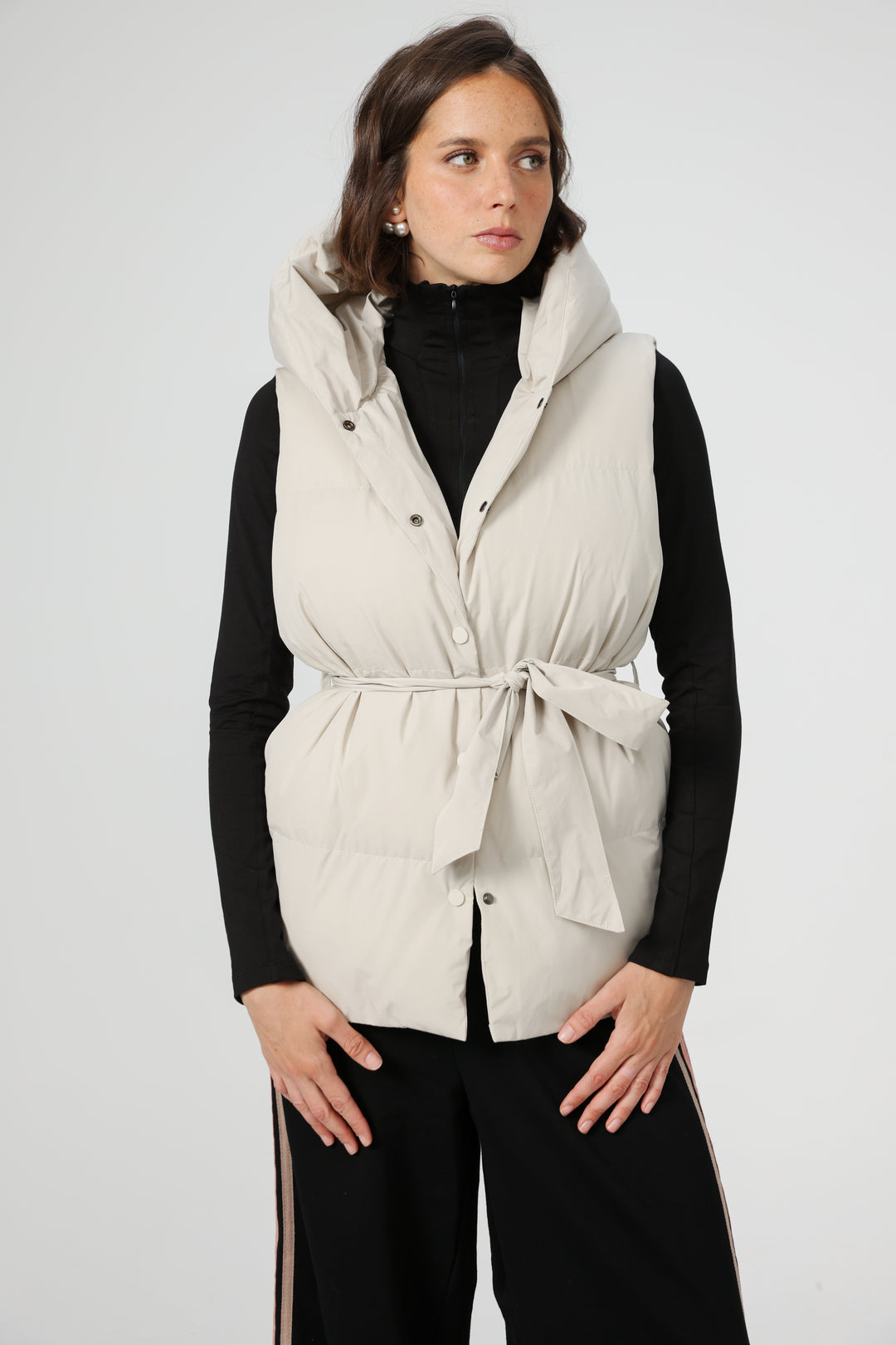 וסט לבן מרופד Quilted Cream Vest