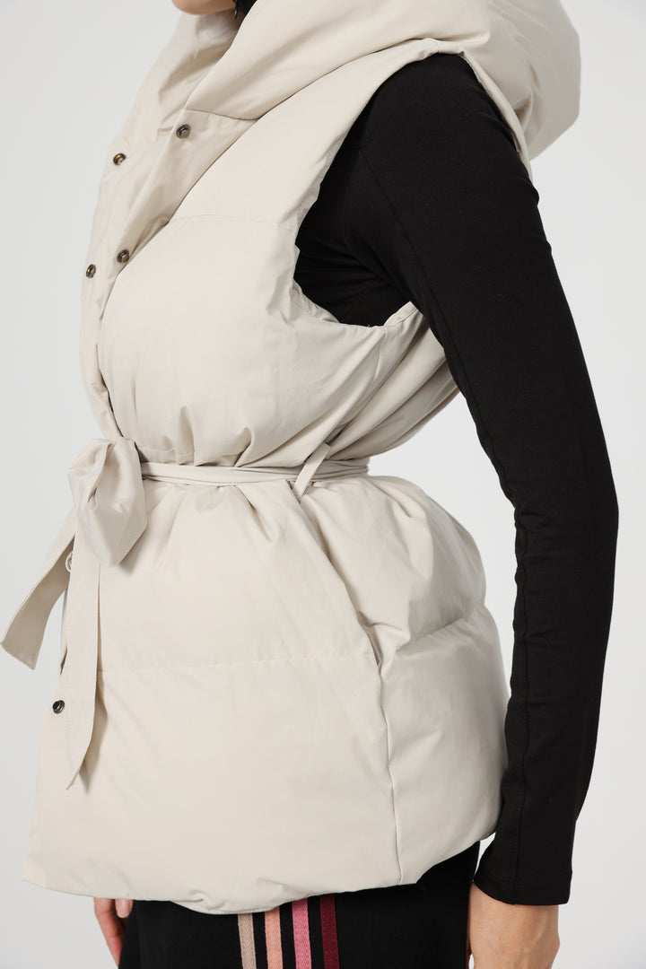 וסט לבן ללא שרוולים Quilted Cream Vest