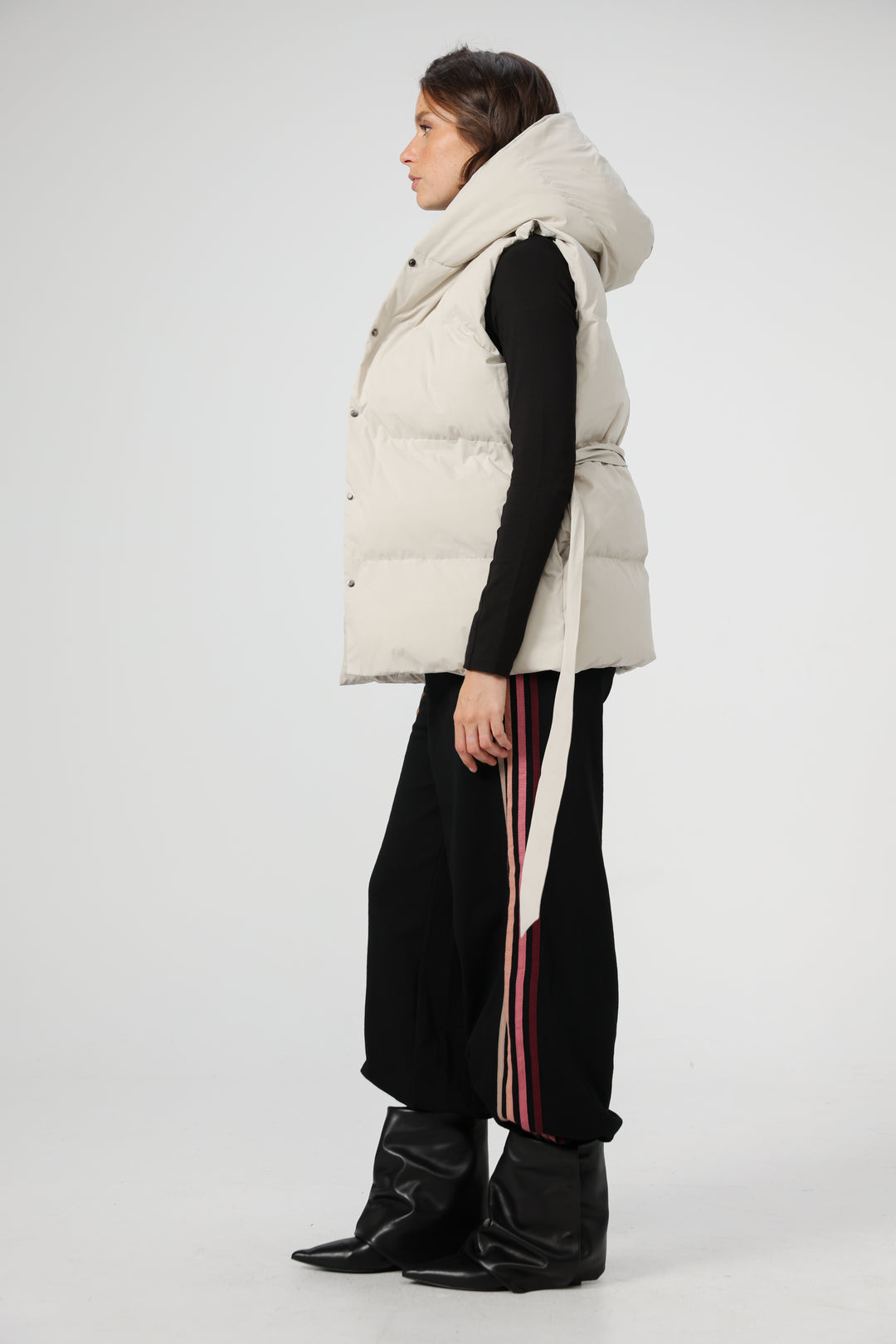 ווסט לבן עם חגורה נשלפת Quilted Cream Vest