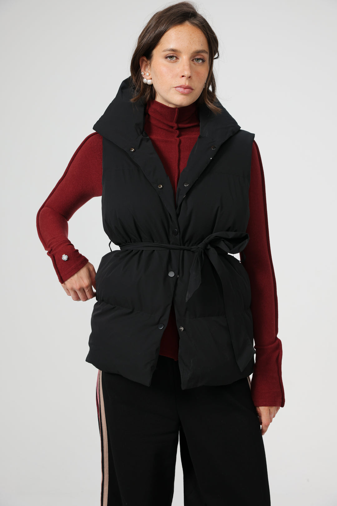 ווסט שחור ללא שרוולים Quilted Black Vest