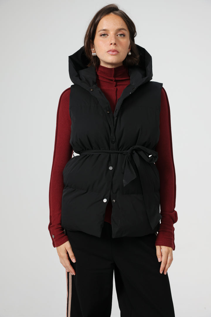 וסט שחור מרופד Quilted Black Vest