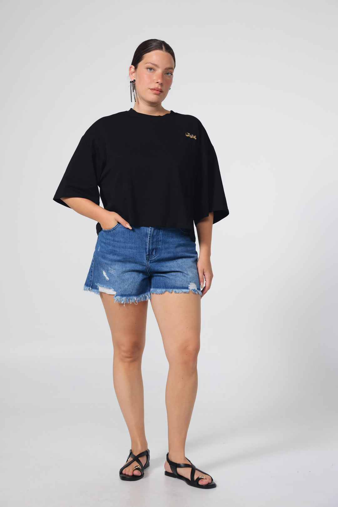 קרופ טופ שחור מידה גדולה Crop Black T-Shirt 