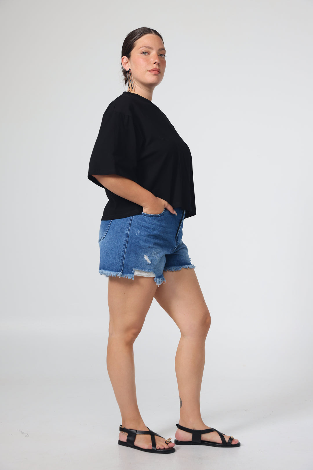 חולצת קרופ שחורה מידה L Crop Black T-Shirt 