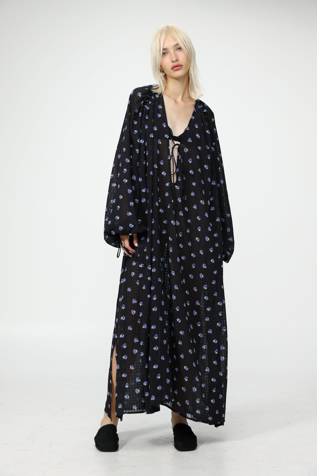 Oversized Black Floral Maxi Dress SEESTARZ Oversized Black Floral Maxi Dress SEESTARZ