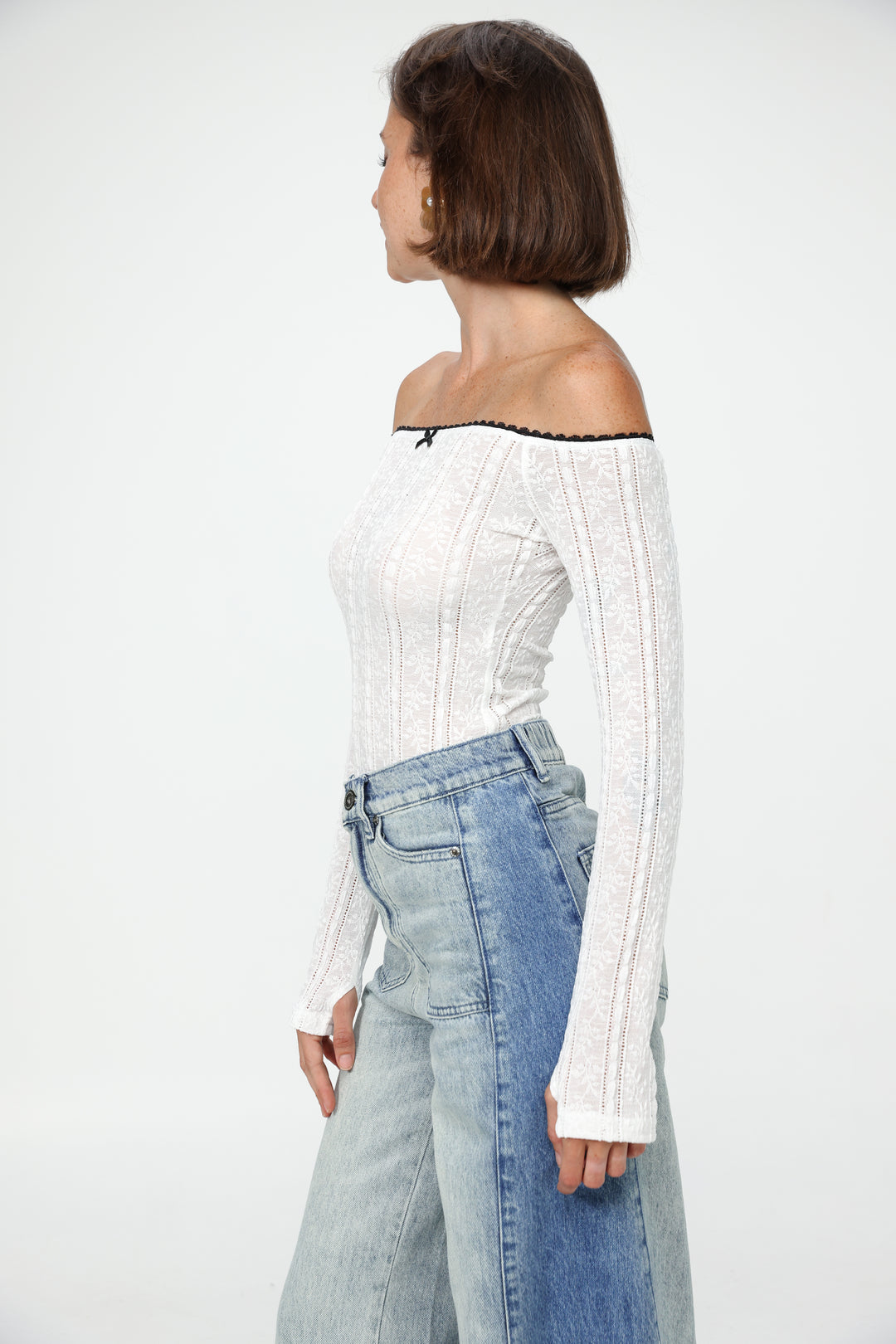 Pointed Cream Mix Off Shoulder Shirt