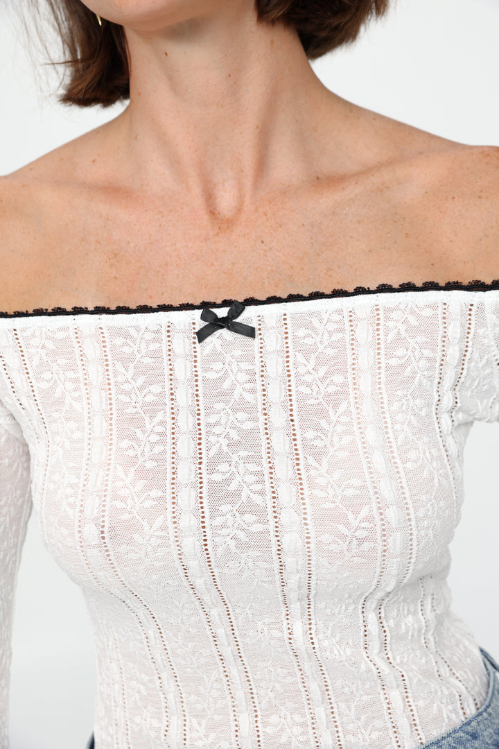 Pointed Cream Mix Off Shoulder Shirt