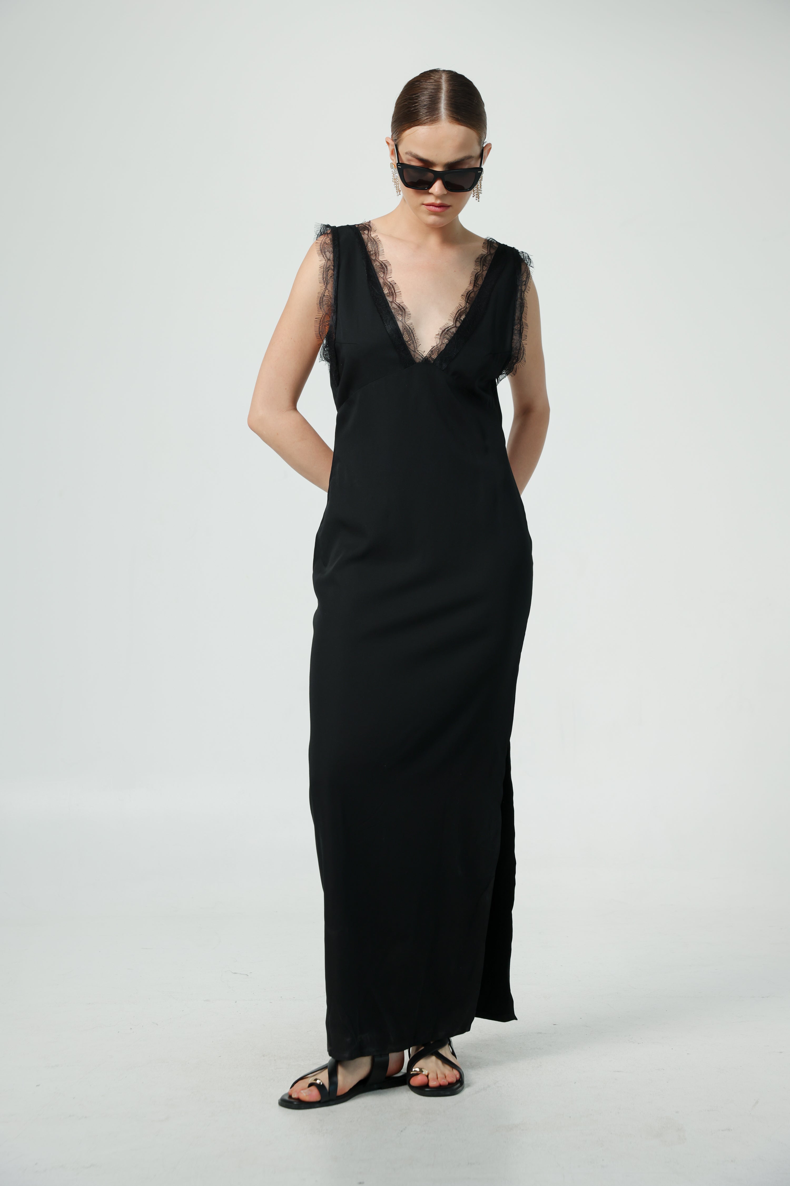 ● CITYBREEZE ● Lace Trimmed Dress - BLACK Ever Black Lace Dress – SEESTARZ