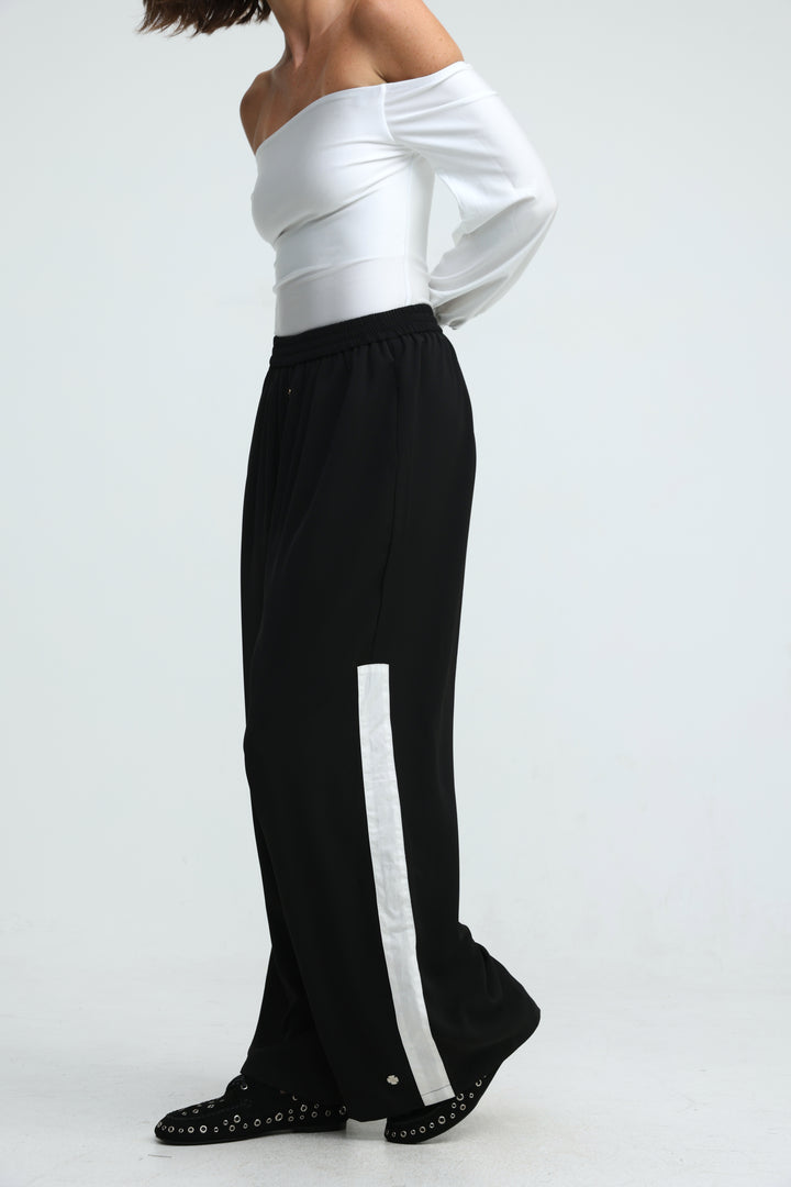 Breeze Black/White Bottoms