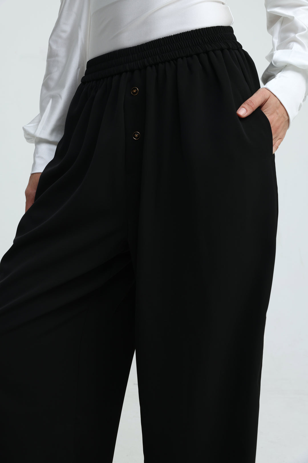 Breeze Black/White Bottoms