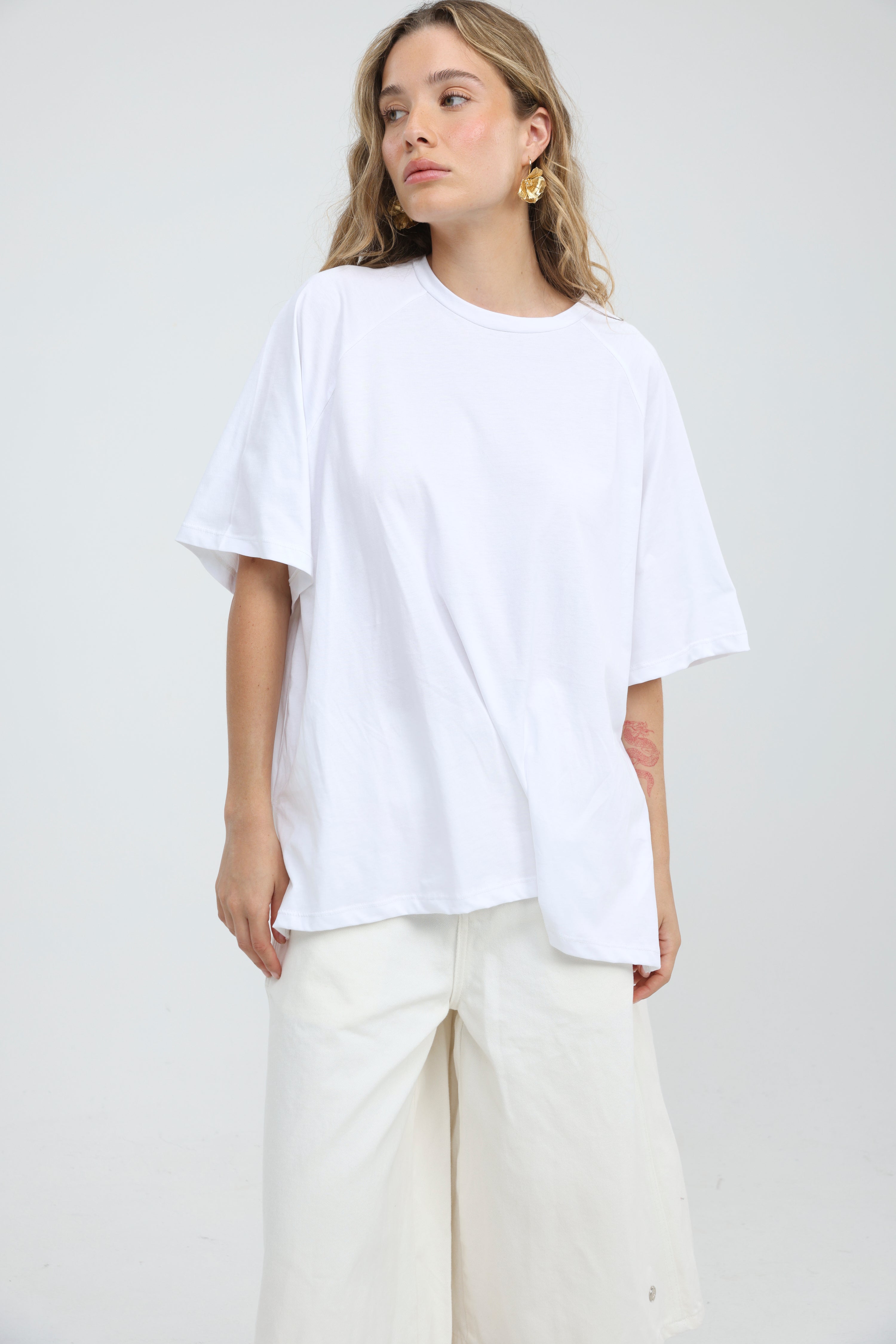 Oversized White Raglan T-Shirt – SEESTARZ