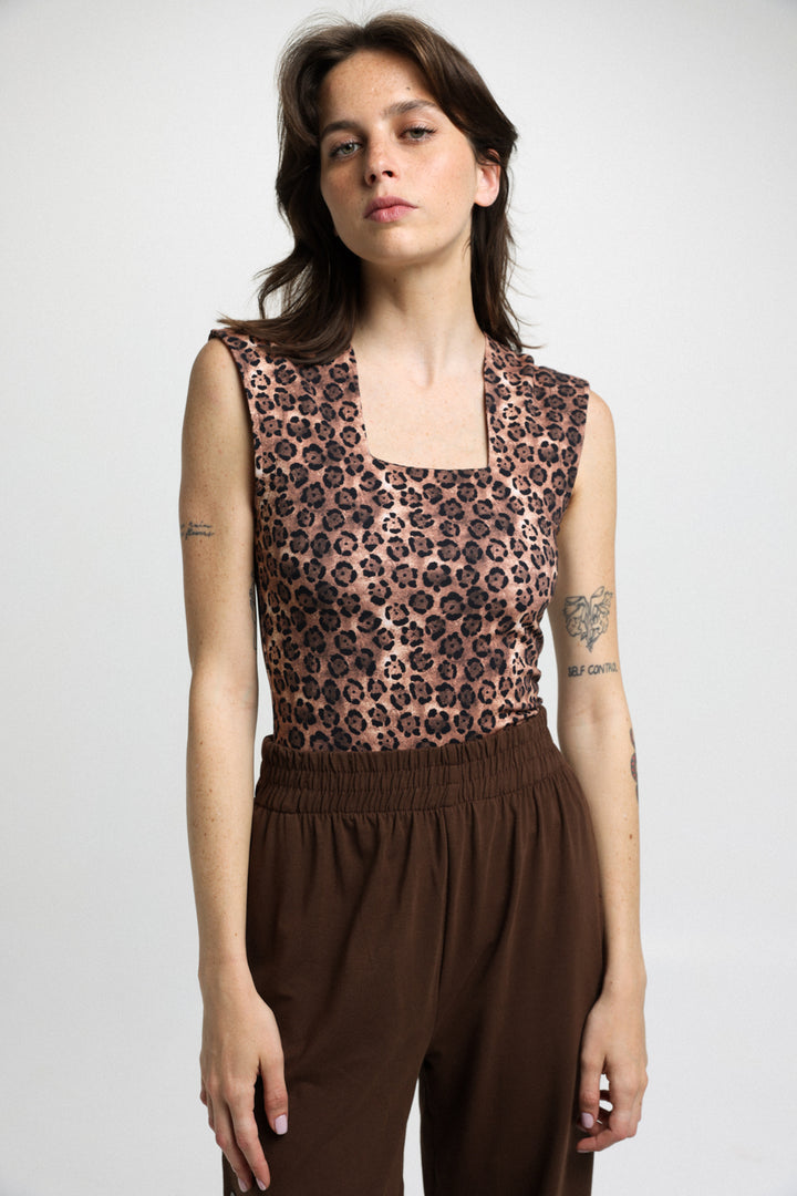 Hold Leopard Top