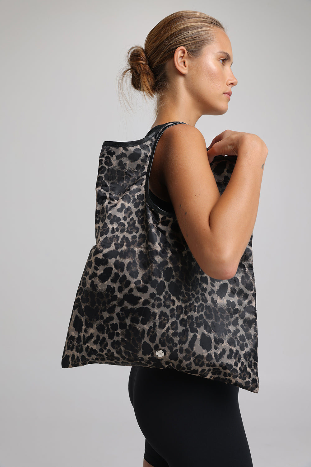 תיק ספורט לנשים דגם Leopard Tote Bag