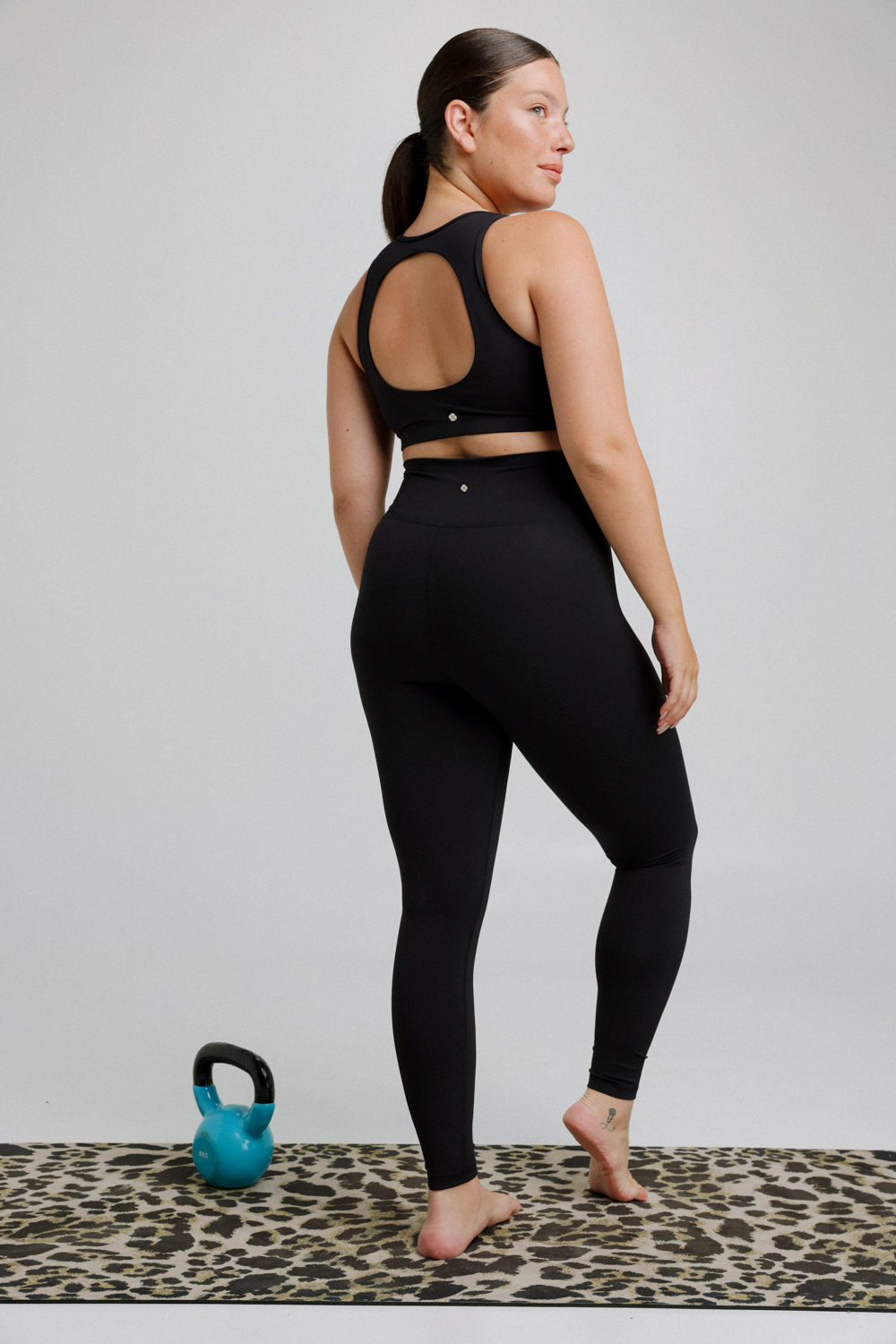 מכנסי ספורט ארוכים לנשים דגם Earth Black Leggings מידה L שחור