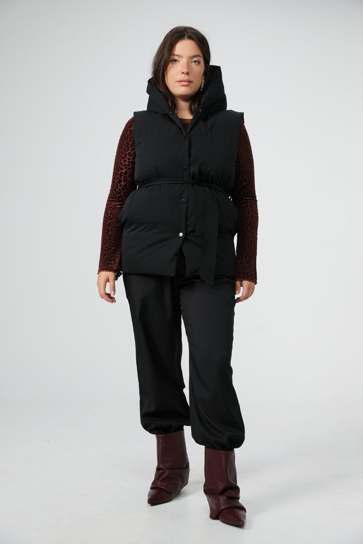 וסט שחור לנשים מידה גדולה Quilted Black Vest