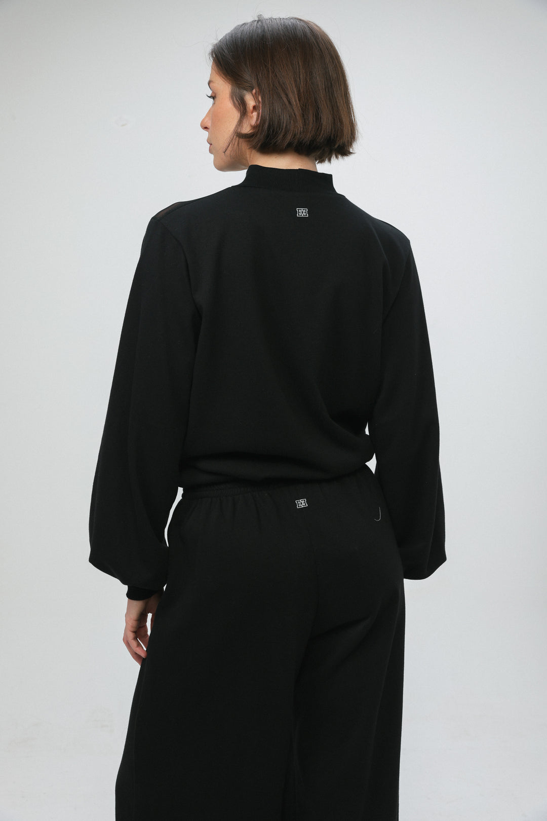 Outline Black Sweatshirt