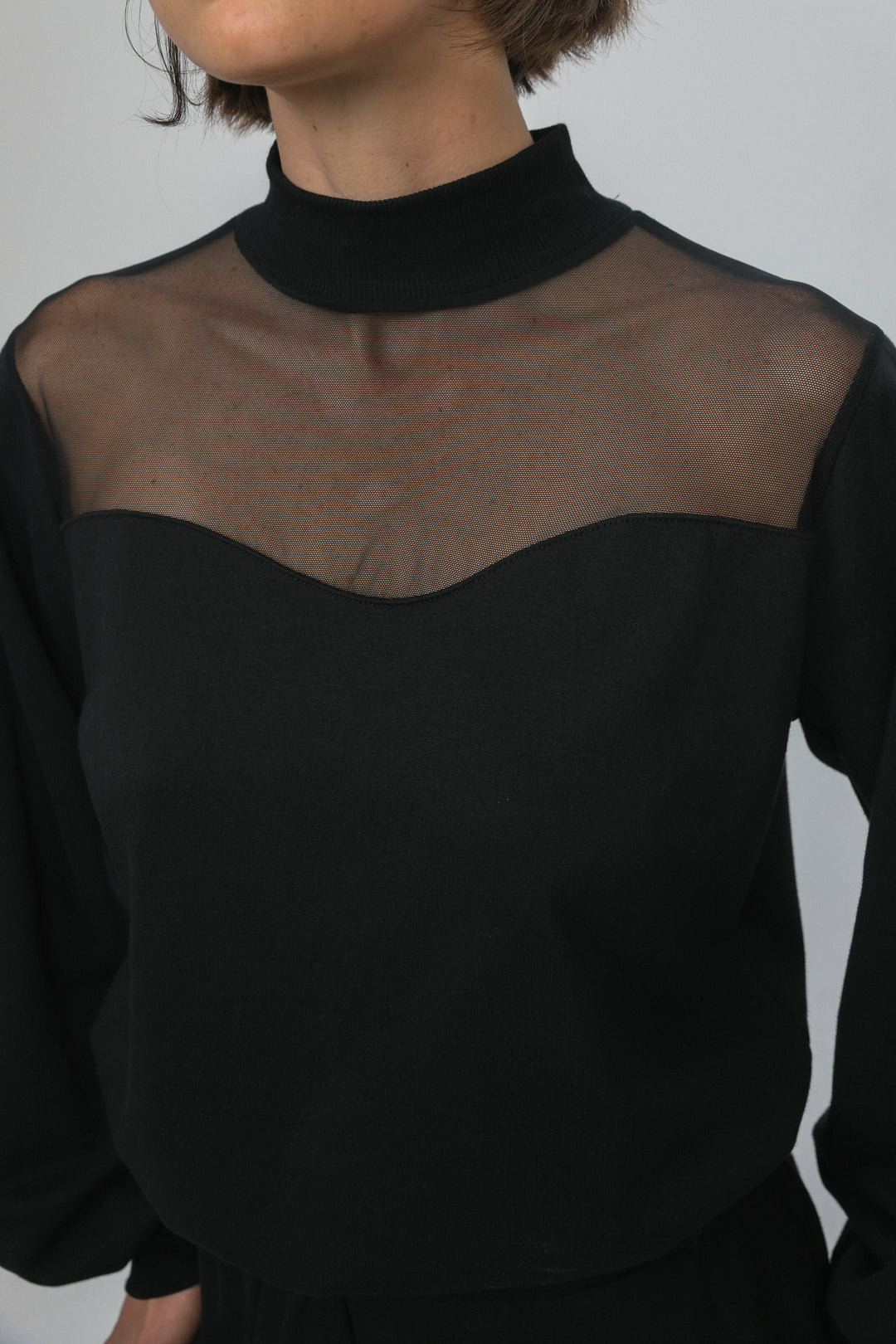 Outline Black Sweatshirt
