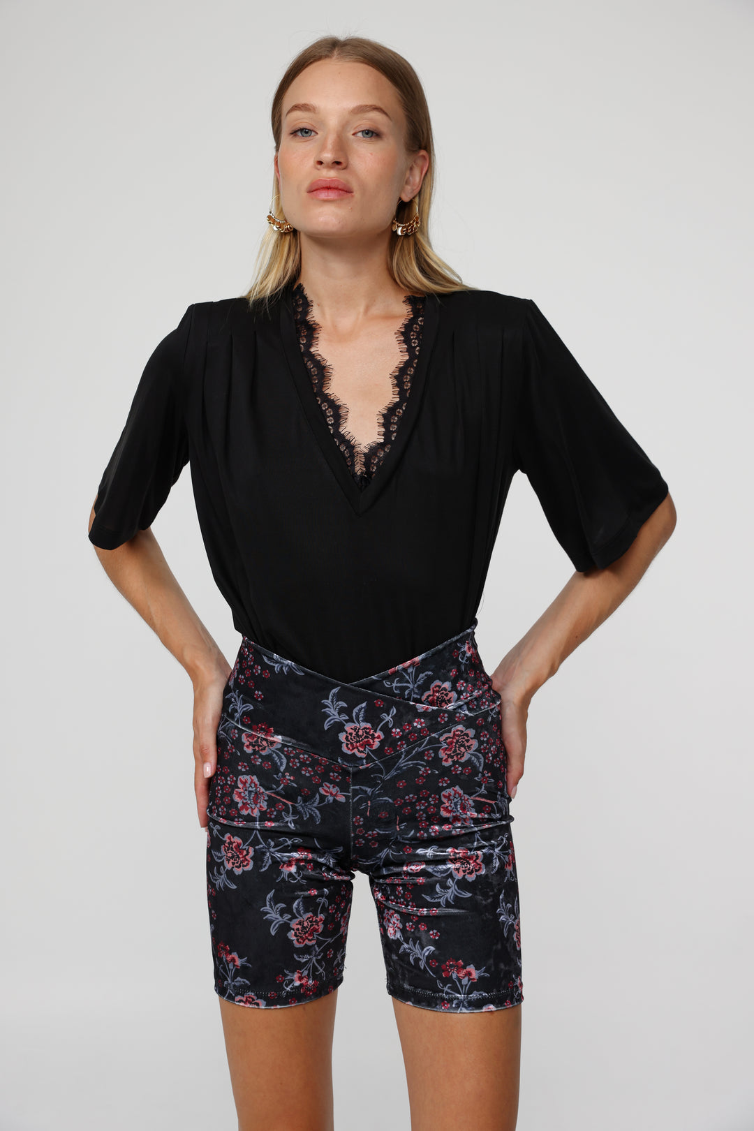 Dani Floral Velvet Short Leggings