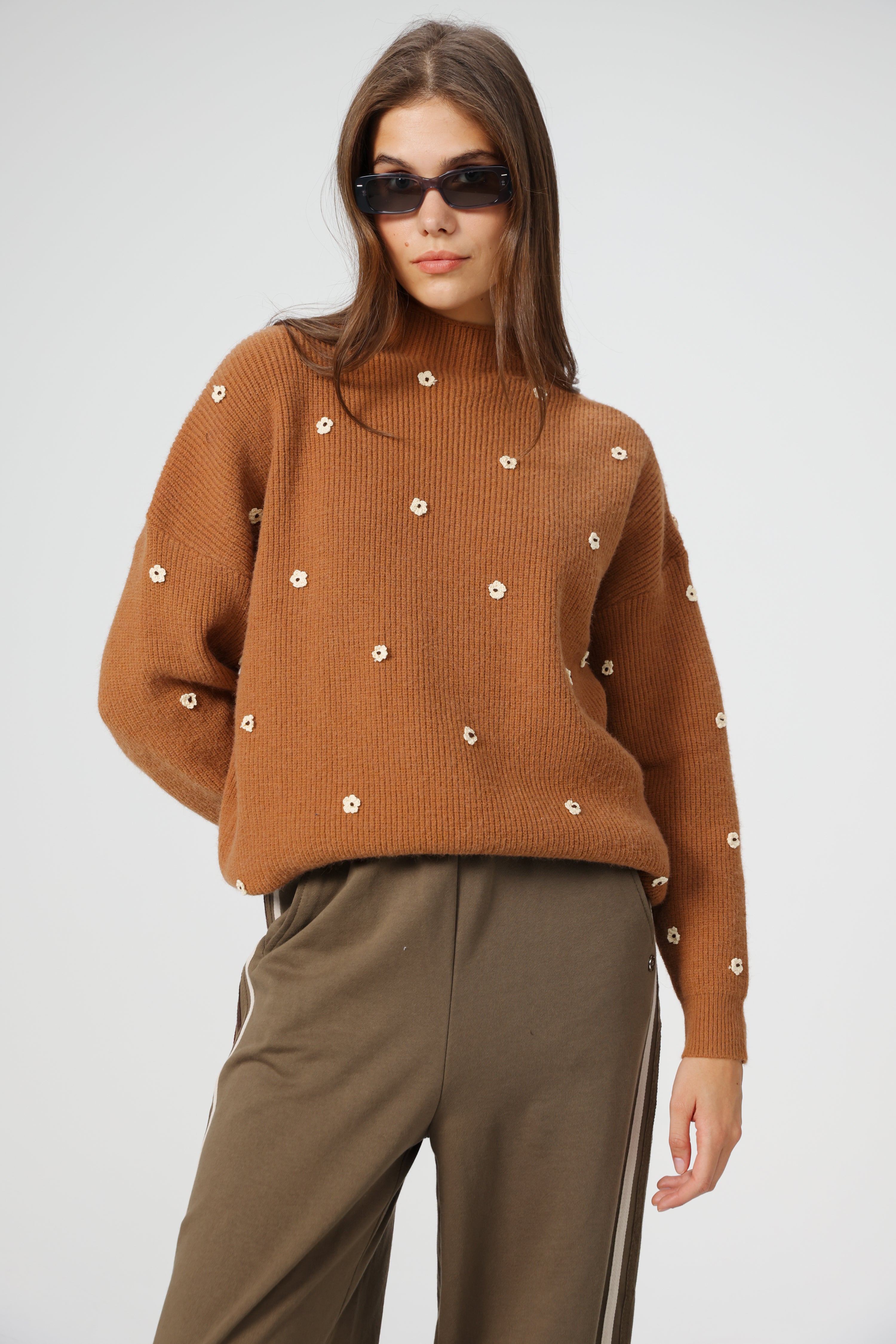 Yep Camel Sweater – SEESTARZ