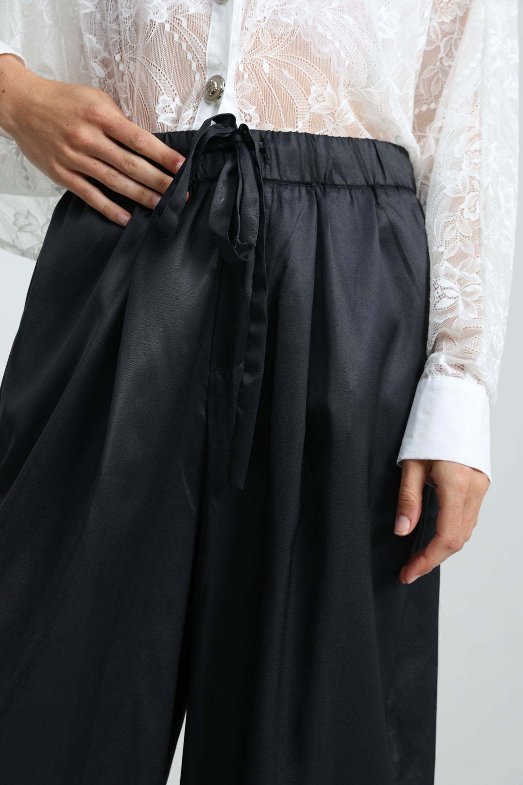 Airy Black Bottoms