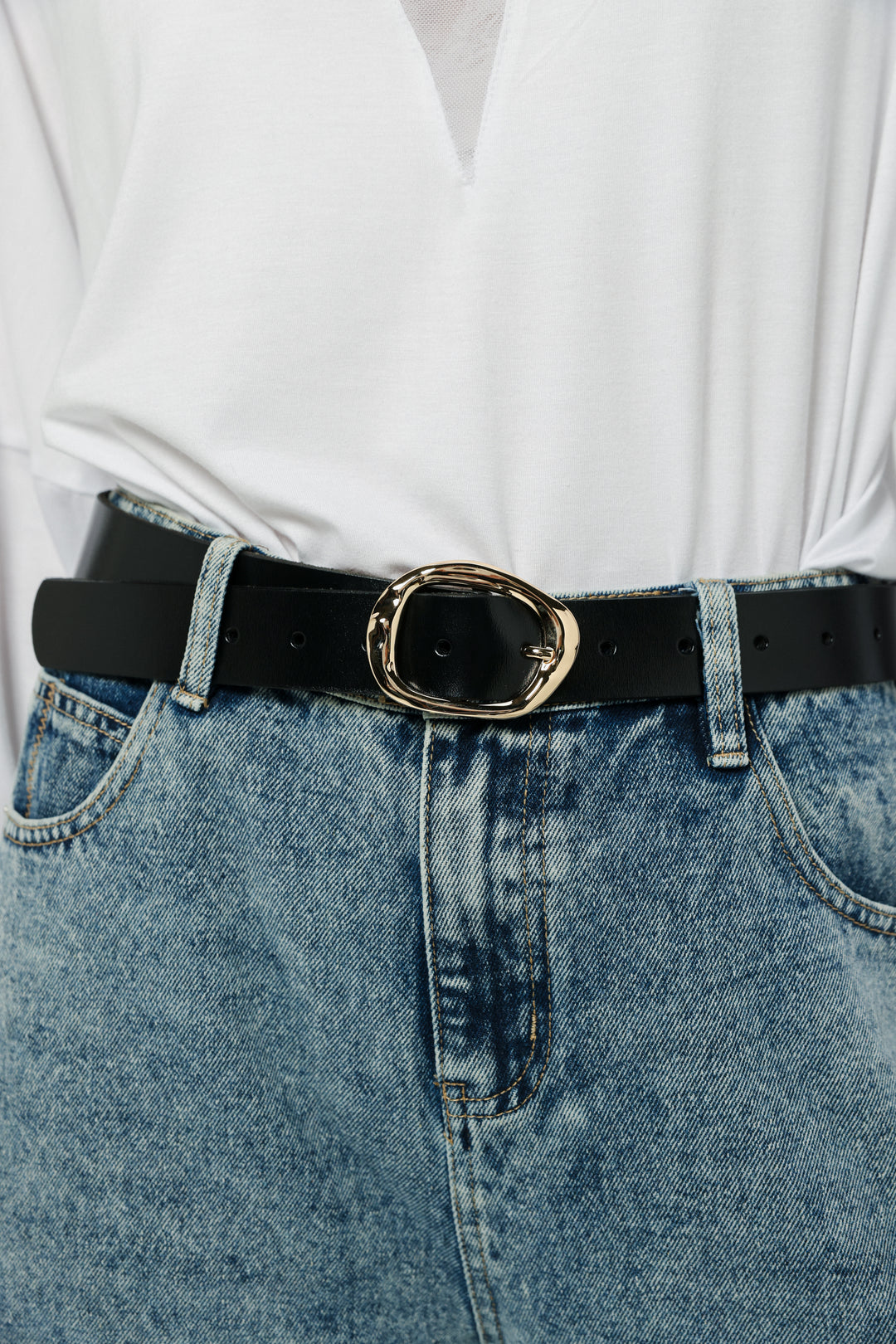 Ovel Buckle Black Leather Belt
