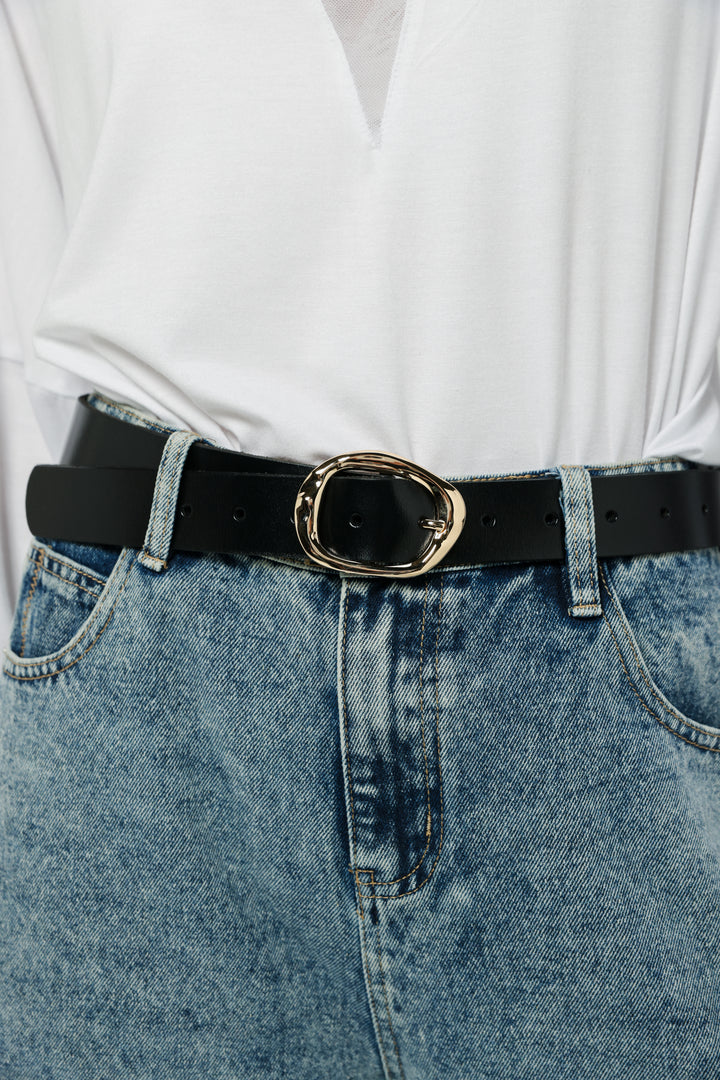 Ovel Buckle Black Leather Belt