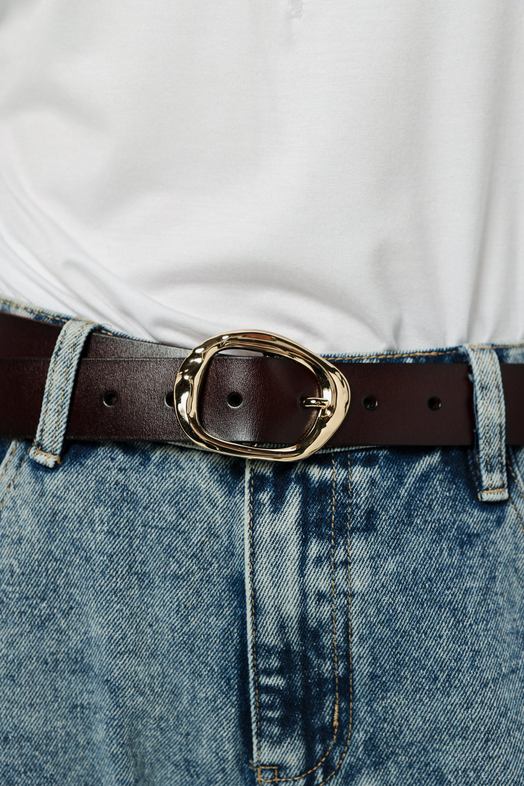 Ovel Buckle Brown Leather Belt