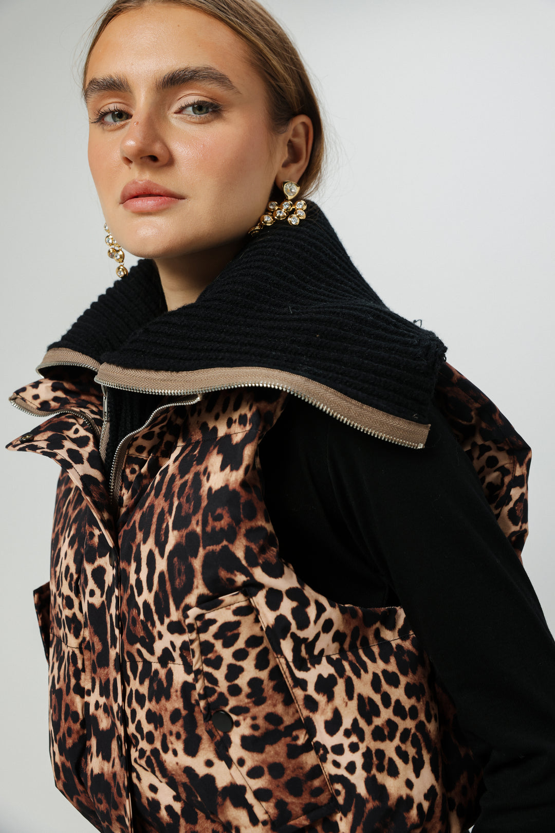 וסט מנומר עם צווארון סריג מחמם Mine Leopard Vest