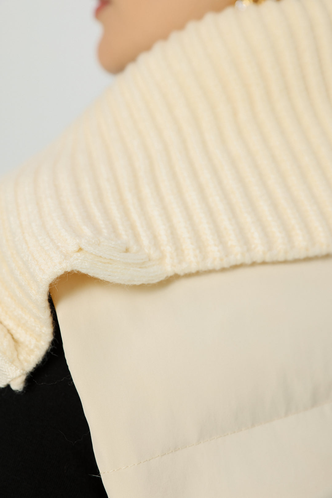 ווסט בצבע חום בהיר עם צווארון סריג Mine Cream Vest