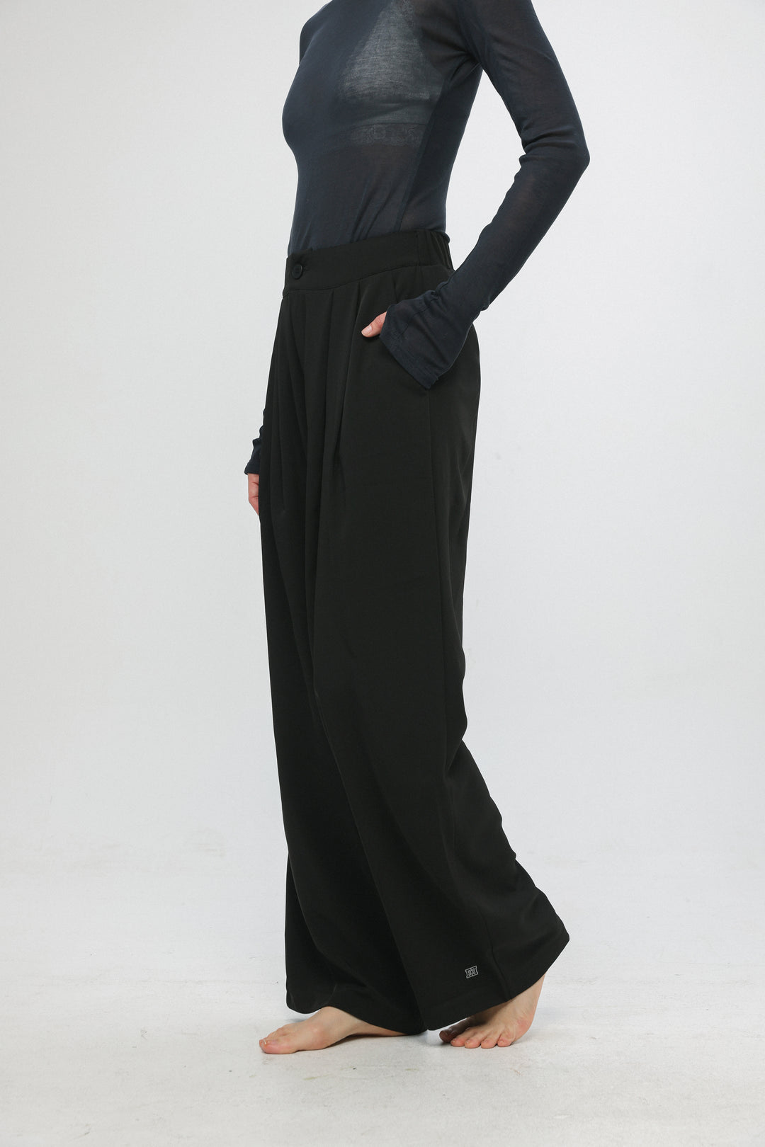 Leo Black Bottoms