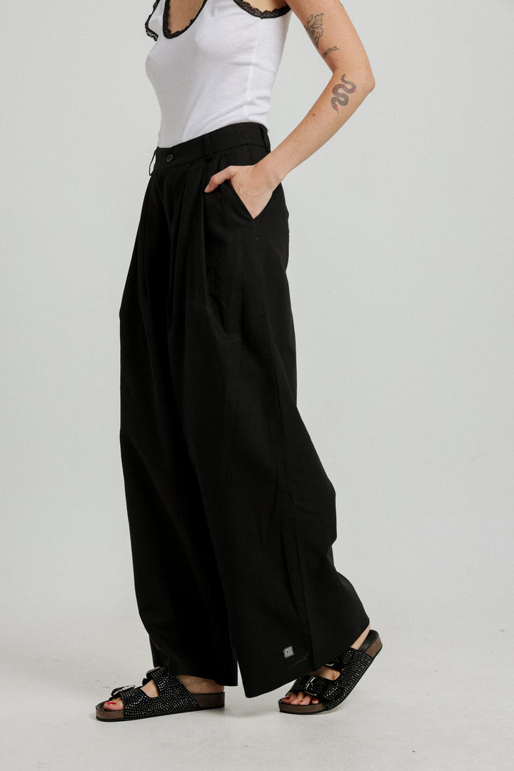 Linen Black Bottoms