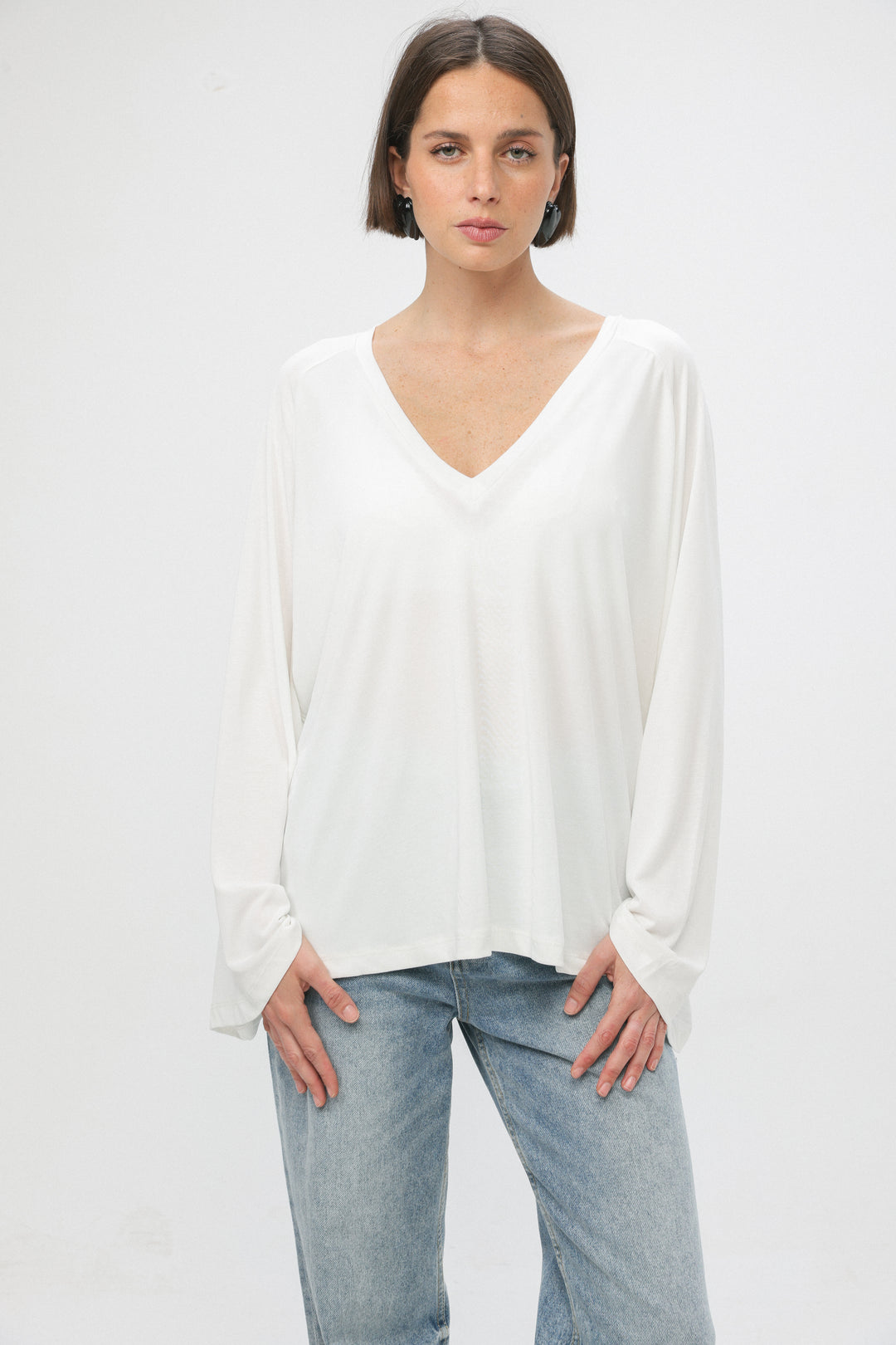 Clean10 White V Shirt