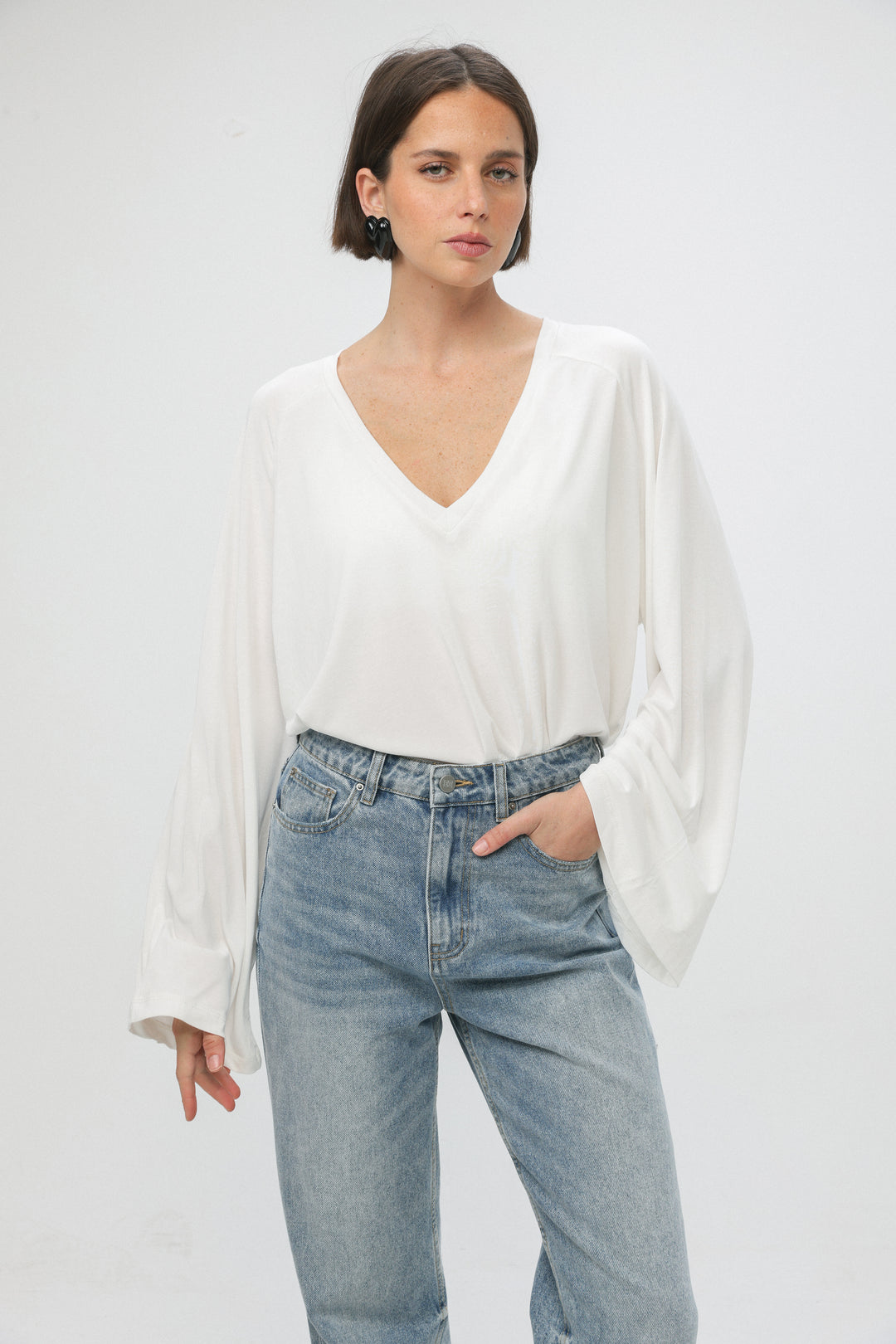 Clean10 White V Shirt