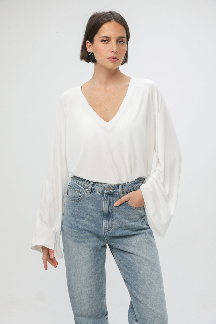 Clean10 White V Shirt