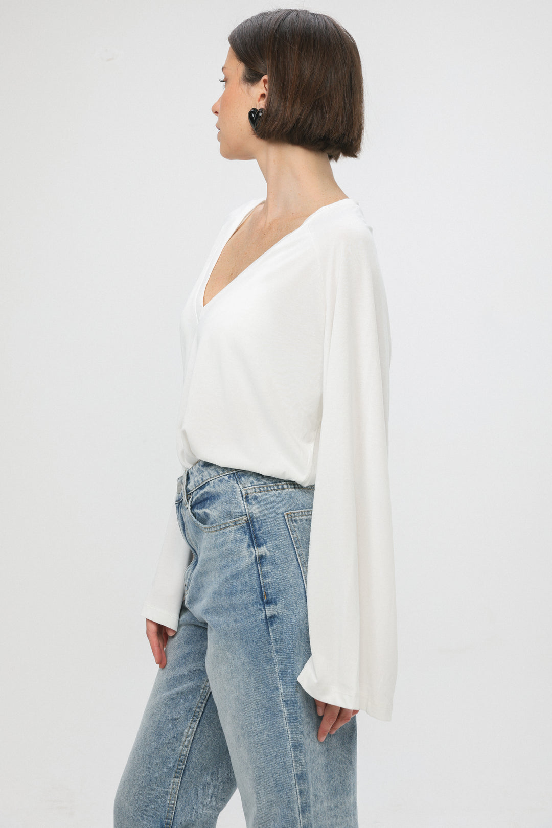 Clean10 White V Shirt