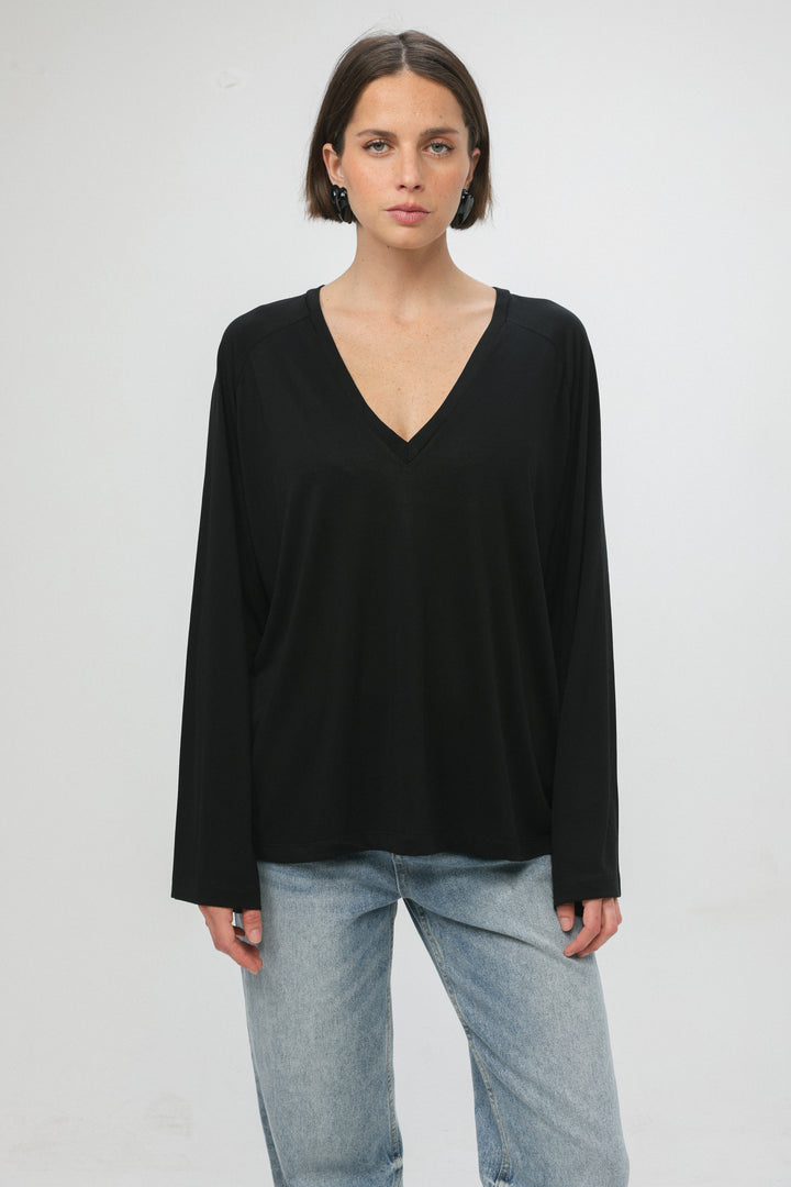 Clean10 Black V Shirt