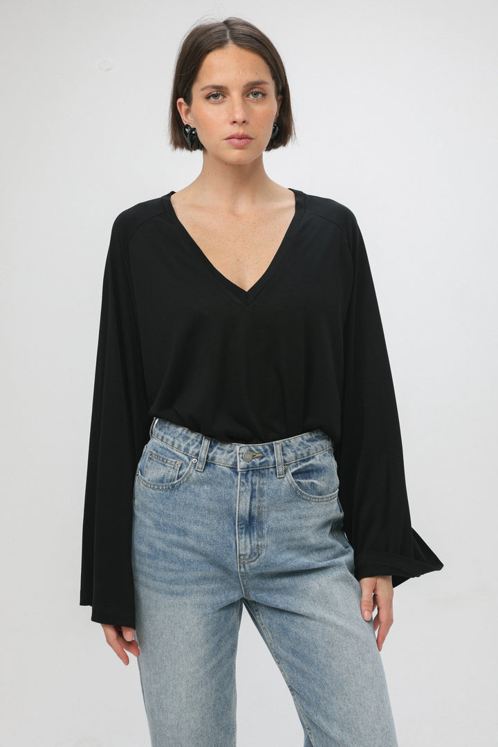 Clean10 Black V Shirt